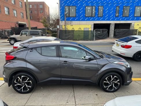 Used 2018 Toyota C-HR XLE image 11