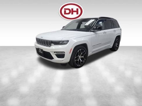 New 2025 Jeep Grand Cherokee Summit image 17