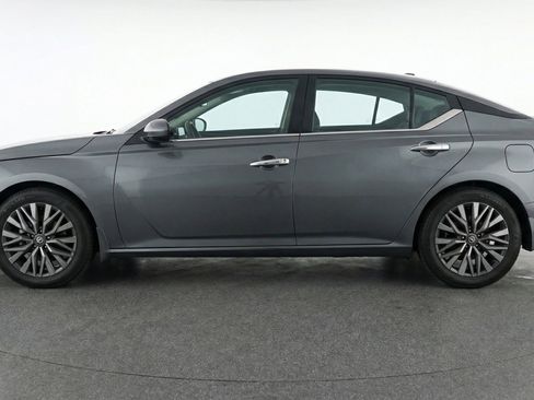 Used 2025 Nissan Altima 2.5 SV FWD image 5
