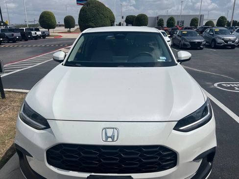 Used 2024 Honda HR-V LX image 2
