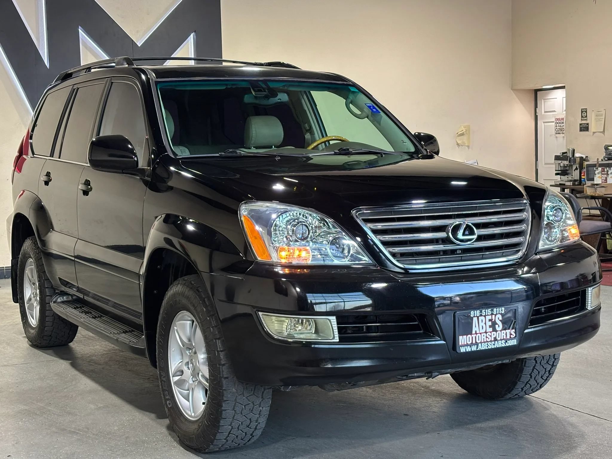 Used 2005 Lexus GX 470 w/ Preferred Accessory Pkg AWD/4WD image 2