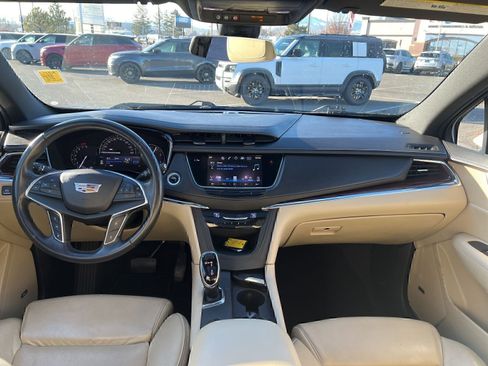 Used 2017 Cadillac XT5 Luxury w/ Driver Awareness Package image 9