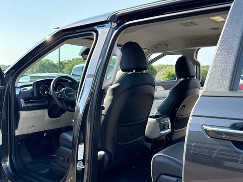 Used 2024 Kia Carnival LX FWD image 20