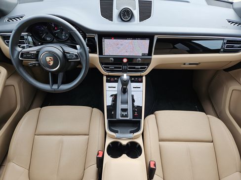 Certified 2025 Porsche Macan image 24
