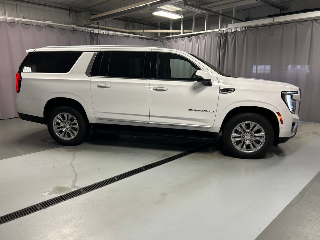 Used 2025 GMC Yukon XL Denali AWD/4WD image 8