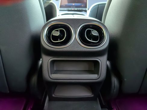 Used 2024 Mercedes-Benz GLC 300 image 32