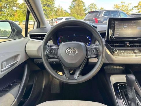 Used 2021 Toyota Corolla LE FWD image 22