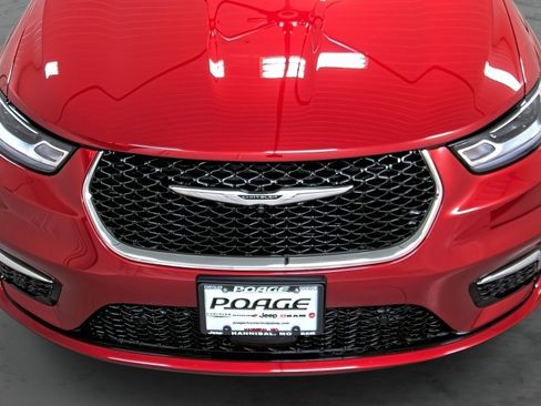 New 2026 Chrysler Pacifica Select FWD image 16