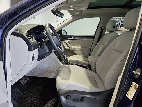Certified 2024 Volkswagen Tiguan SE w/ Panoramic Sunroof Package FWD image 10