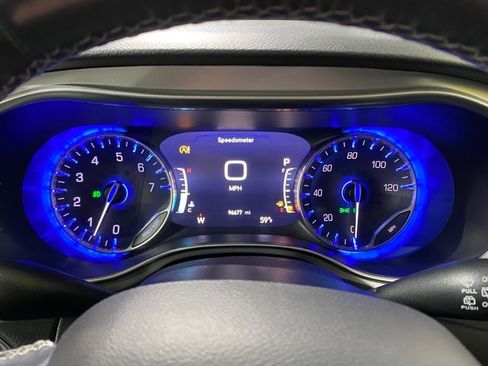 Used 2019 Chrysler Pacifica Touring-L w/ Advanced Safetytec Group image 19