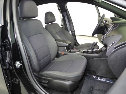 Used 2018 Chevrolet Cruze LT w/ Convenience Package image 18