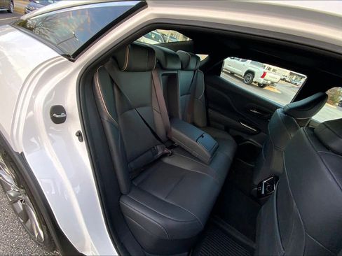 Used 2024 Toyota Crown Limited image 19