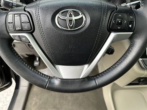 Used 2015 Toyota Sienna XLE image 14