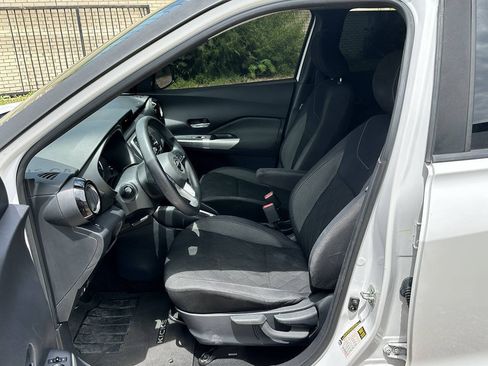 Used 2019 Nissan Kicks SV FWD image 17