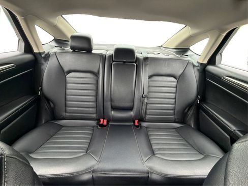 Used 2018 Ford Fusion SE w/ Fusion SE Technology Package FWD image 18