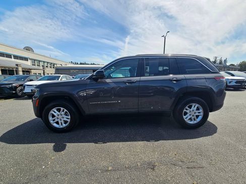 Used 2024 Jeep Grand Cherokee Laredo AWD/4WD image 6