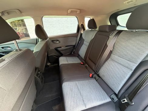 Used 2021 Nissan Rogue SV image 17