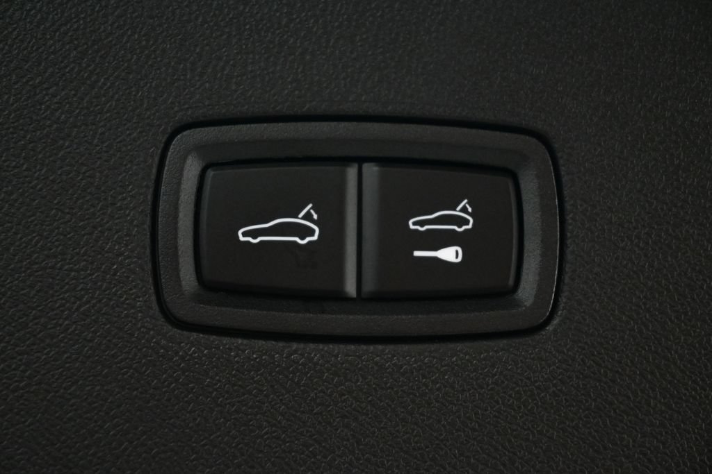 Certified 2026 Porsche Cayenne GTS AWD/4WD image 35