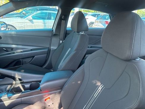 Used 2025 Hyundai Elantra SEL FWD image 11