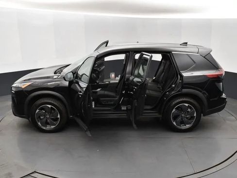 Used 2025 Nissan Rogue SV FWD image 7