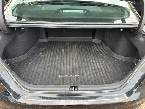 Used 2020 Toyota Camry XLE image 12