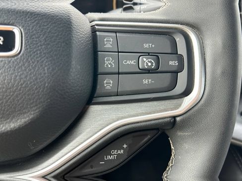 Used 2025 Jeep Wagoneer Series II AWD/4WD image 37