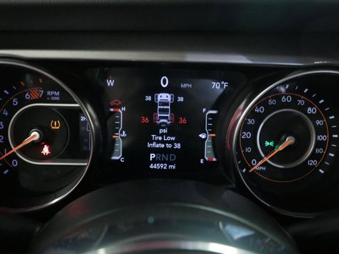 Used 2020 Jeep Wrangler Unlimited Sahara image 24