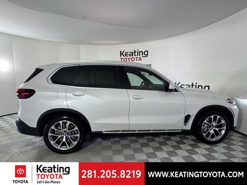 Used 2024 BMW X5 xDrive50e image 4