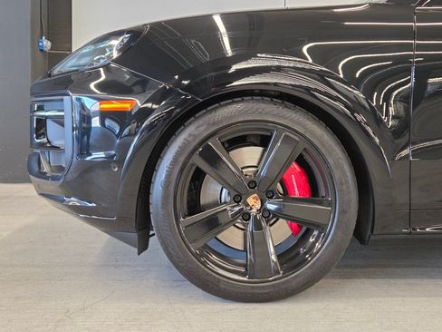 Certified 2025 Porsche Cayenne GTS AWD/4WD image 9