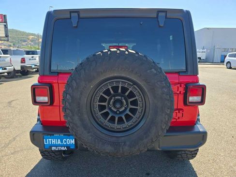 Used 2020 Jeep Wrangler Unlimited Sahara AWD/4WD image 4