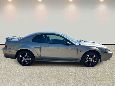 Used 2001 Ford Mustang GT RWD image 4