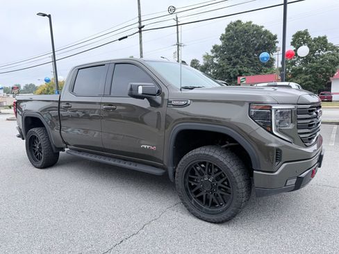 Used 2023 GMC Sierra 1500 AT4 w/ AT4 Premium Package AWD/4WD image 2