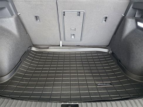 New 2025 Volkswagen Taos SE image 22