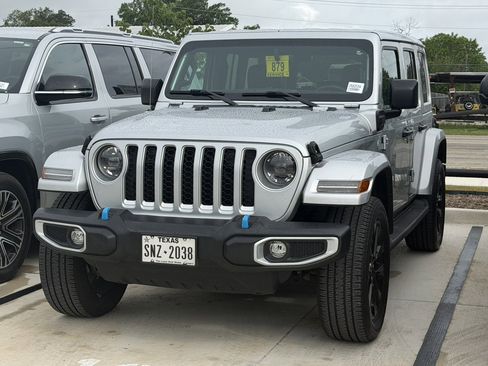 Used 2023 Jeep Wrangler Unlimited Sahara w/ Cold Weather Group AWD/4WD image 11