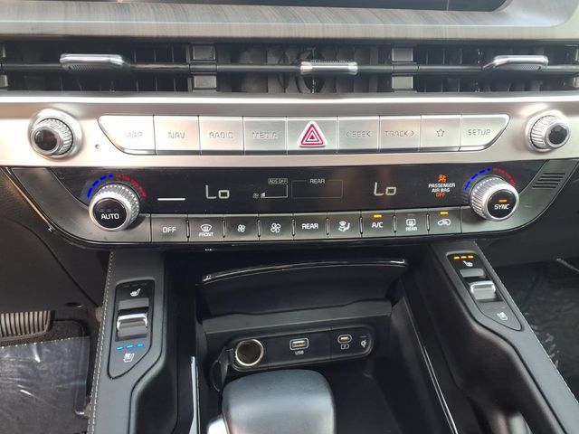 Used 2024 Kia Telluride EX w/ EX Captain's Chair Package FWD image 12