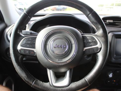 Used 2018 Jeep Renegade Latitude FWD image 20