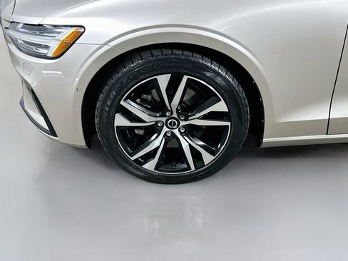 Used 2024 Volvo S60 B5 Plus FWD image 8