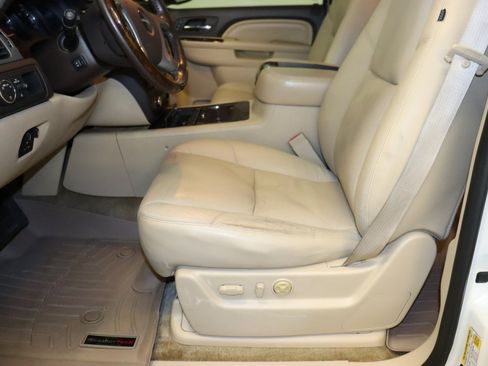 Used 2011 GMC Yukon Denali AWD/4WD image 30