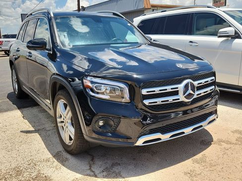 Used 2023 Mercedes-Benz GLB 250 4MATIC w/ Premium Package image 4