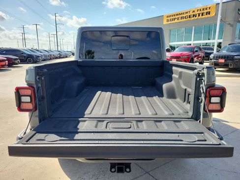Used 2023 Jeep Gladiator Overland AWD/4WD image 27
