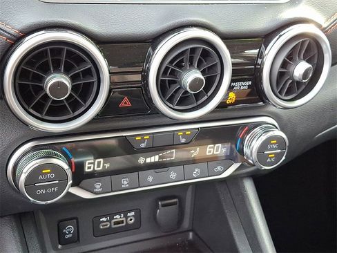 Certified 2025 Nissan Sentra SR image 16