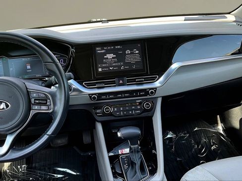 Used 2020 Kia Niro Touring FWD image 9