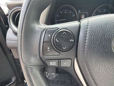 Used 2017 Toyota RAV4 LE image 27