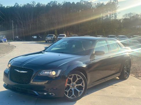 Used 2018 Chrysler 300 S w/ 300S Premium Group image 2