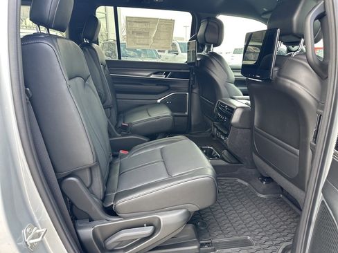 New 2024 Jeep Wagoneer Series III w/ Rear Seat Video Group 1 image 19