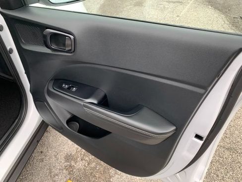 Certified 2023 Hyundai Venue Limited FWD image 13