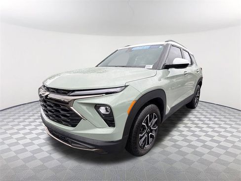 Used 2024 Chevrolet TrailBlazer ACTIV w/ Driver Confidence Package image 1