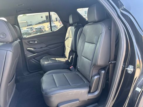Used 2023 Chevrolet Traverse LT w/ LPO, Floor Liner Package FWD image 9