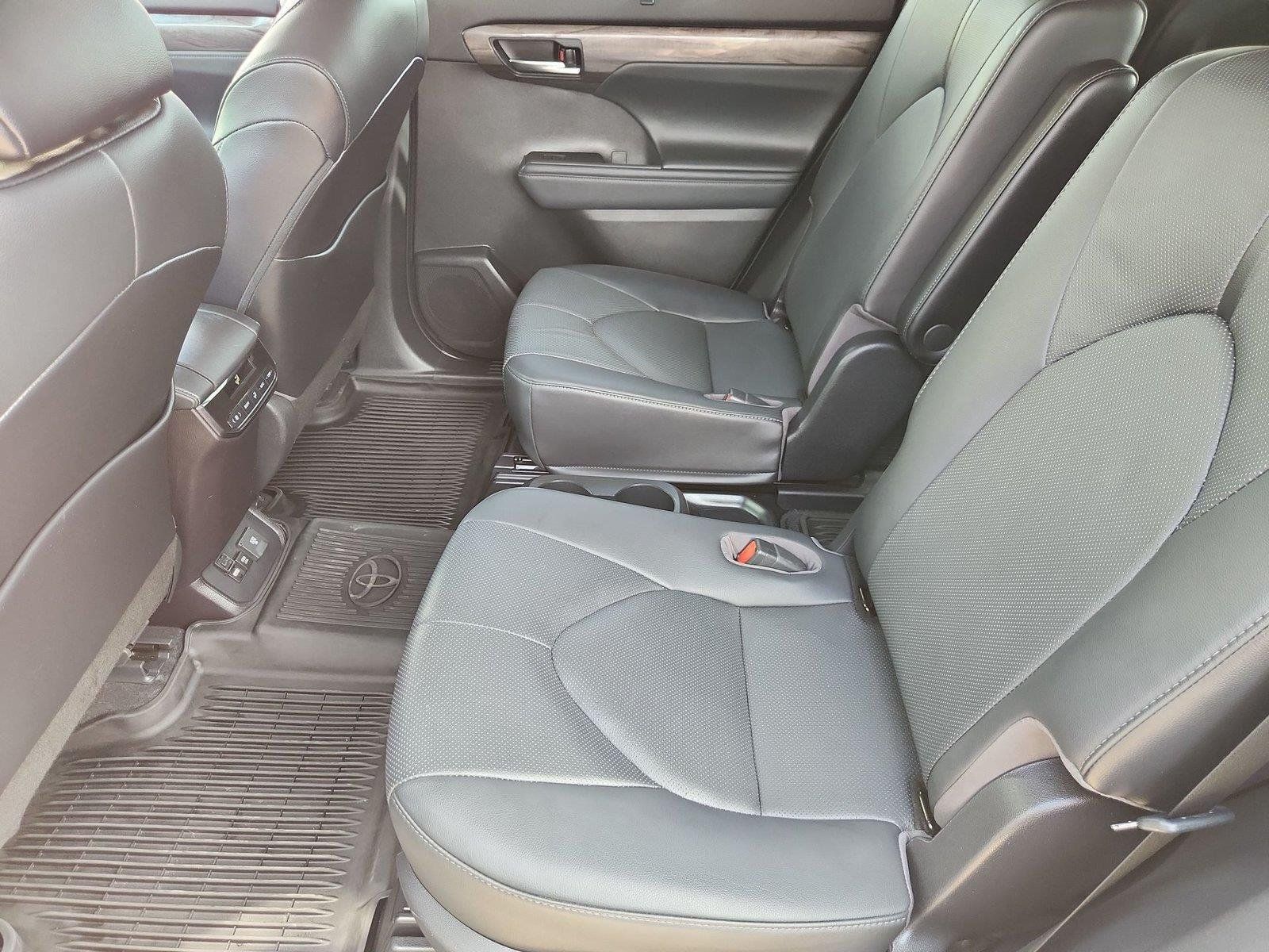 Used 2021 Toyota Highlander Limited FWD image 25