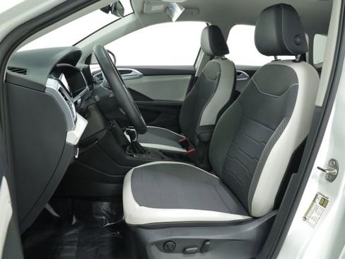 New 2025 Volkswagen Taos SE FWD image 30